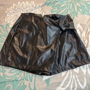 SHEIN Black Faux Leather Skort